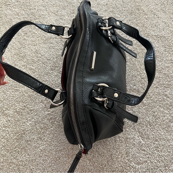 Dana Buchman y2k black leather handbag with crossbody strap red interior - Picture 4 of 10